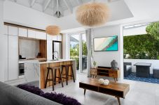 Villa in Long Bay - Ocean Dream Studio Blue