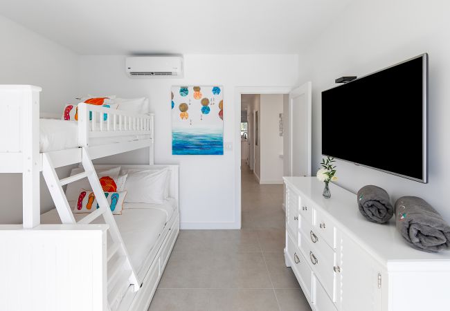 Condominium in Grace Bay - Carpe Diem 3 BR Condo Condominium in Grace Bay - Carpe Diem 3 BR Condo