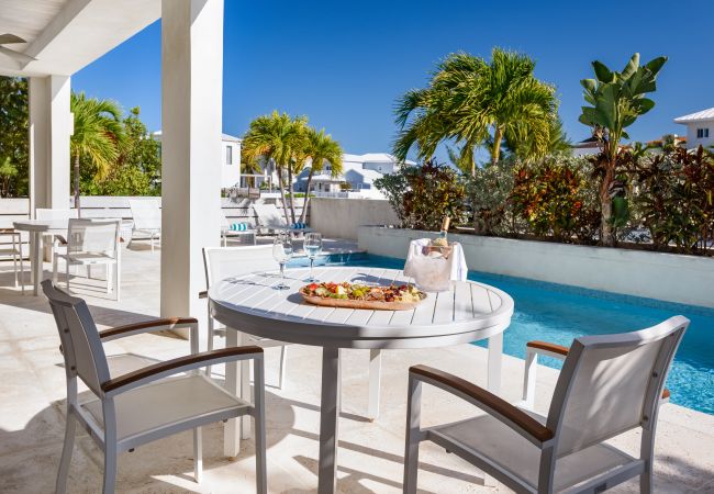 Villa in Leeward - Salt Air Villa Villa in Leeward - Salt Air Villa