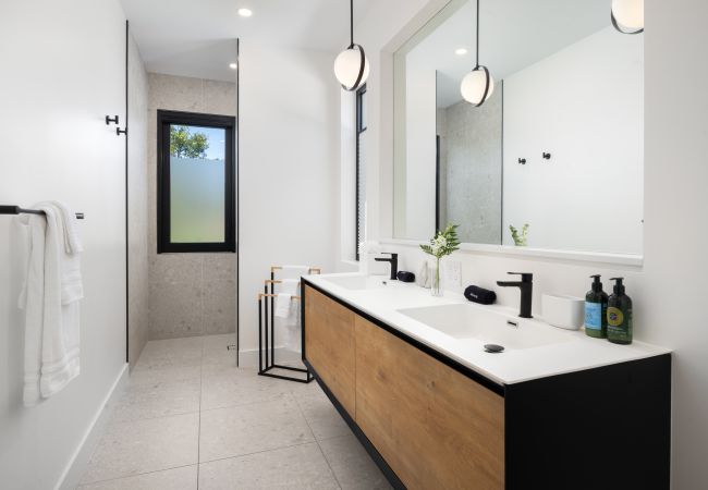 Villa in Leeward - Villa Serenity Villa in Leeward - Villa Serenity
