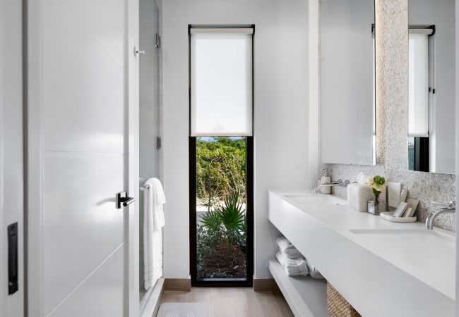 Villa in Long Bay - Coco Rock - Villa Julia Villa in Long Bay - Coco Rock - Villa Julia