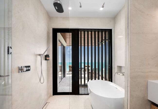 Villa in Long Bay - Coco Rock - Villa Julia Villa in Long Bay - Coco Rock - Villa Julia