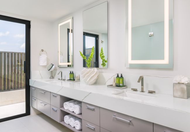 Villa in Leeward - Young Villa Villa in Leeward - Young Villa