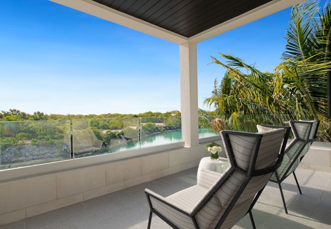 Villa in Leeward - Young Villa Villa in Leeward - Young Villa