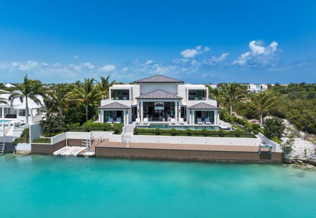 Villa in Leeward - Young Villa Villa in Leeward - Young Villa