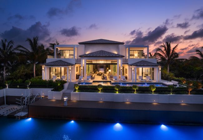 Villa in Leeward - Young Villa Villa in Leeward - Young Villa