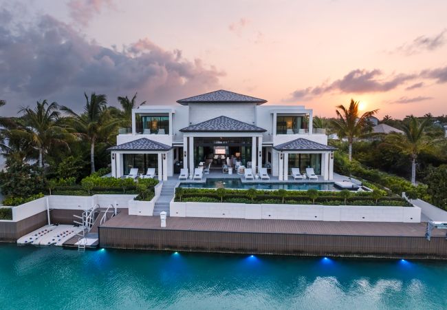 Villa in Leeward - Young Villa Villa in Leeward - Young Villa