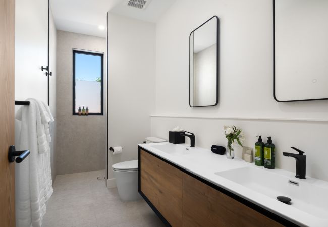 Villa in Leeward - Upper East Side Enclave # 18 Villa in Leeward - Upper East Side Enclave # 18