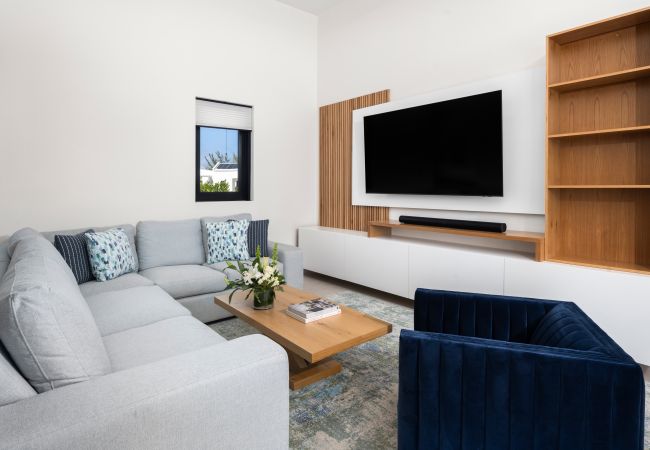Villa in Leeward - Upper East Side Enclave # 18 Villa in Leeward - Upper East Side Enclave # 18