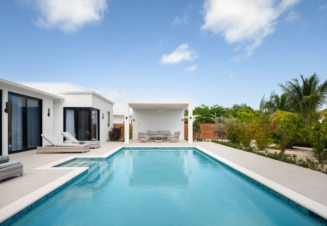 Villa in Leeward - Upper East Side Enclave # 18 Villa in Leeward - Upper East Side Enclave # 18