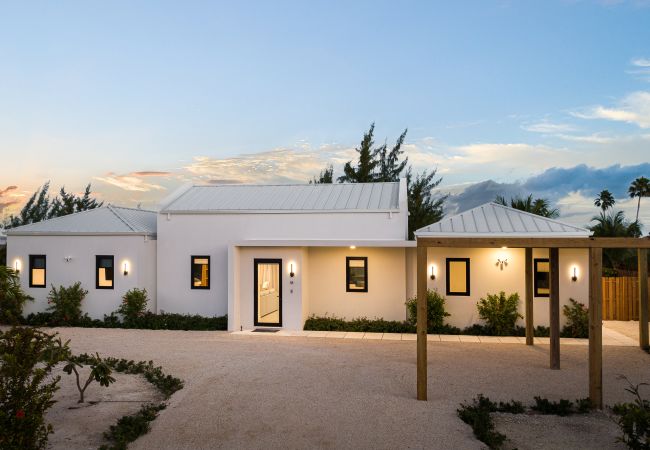 Villa in Leeward - Upper East Side Enclave # 18 Villa in Leeward - Upper East Side Enclave # 18