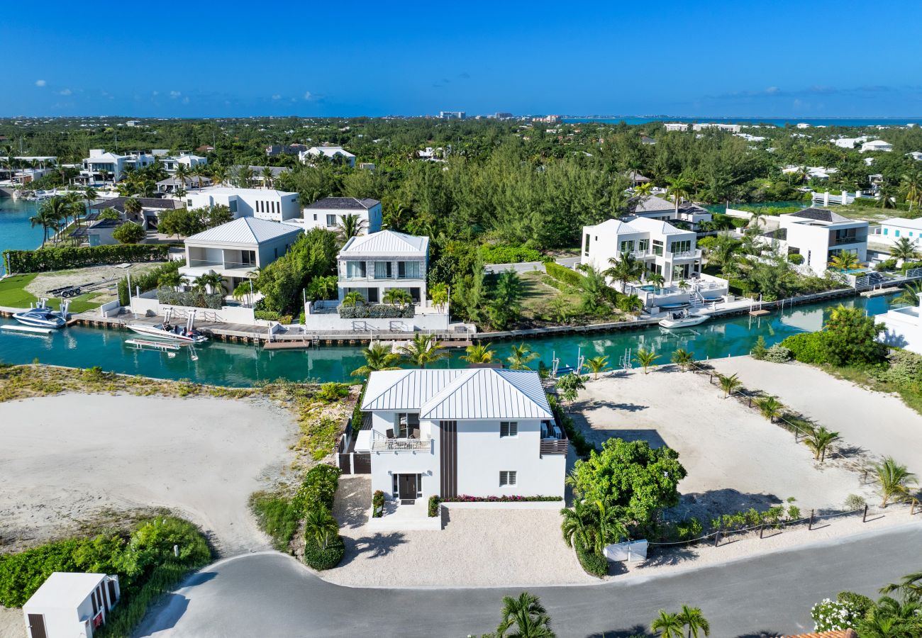 Villa in Leeward - Breathe Easy Villa